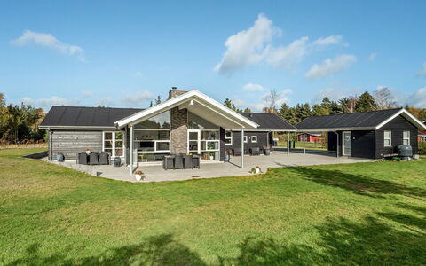 Geri - 700M from the Sea: Tag, Hus, Hjem, Sommerhus, Dør, Sidespor, Dæk, Veranda, Planke, Hårdttræ