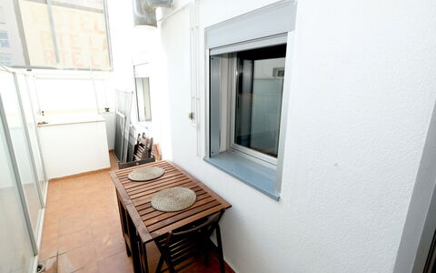 Pedagrosa Ii: Vand, Himmel, Plante, Sky, Bygning, Ejendom, Svømmepøl, Vindue, Azure, Krop Af Vand