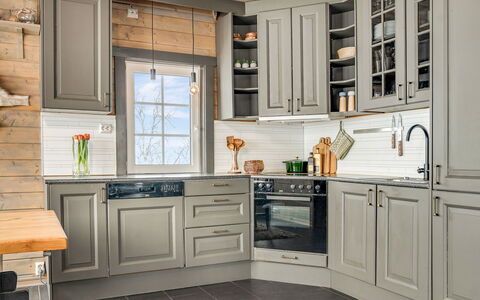Saanaloma: Træ, Gulvbelægning, Cabinetry, Køkken, Skab, Bejdse, Skuffe, Køkken Apparat, Countertop