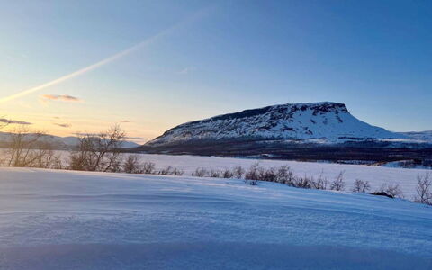 Saanaloma: Himmel, Bjergrige Landskabsformer, Bjerg, Horisont, Vinter, Sne, Naturlige Landskab, Økoregion, Bakke, Highland
