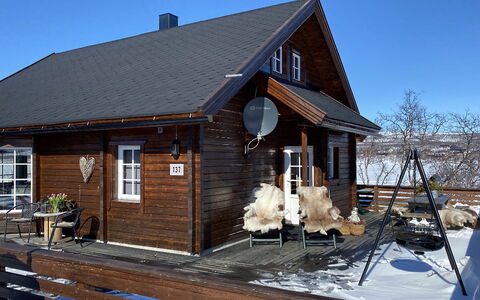 Saanaloma: Vindue, Træ, Hus, Sidespor, Tag, Sommerhus, Hjem, Dør, Bjælkehytte, Veranda