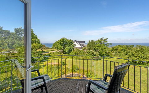 Dvonta - 170M from the Sea: Tag, Hjem, Dør, Sommerhus, Skygge, Sidespor, Gård, Estate, Backyard