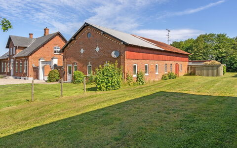 Dvonta - 170M from the Sea: Tag, Hjem, Dør, Sommerhus, Skygge, Sidespor, Gård, Estate, Backyard