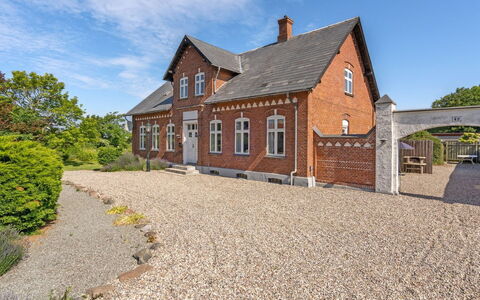 Dvonta - 170M from the Sea: Tag, Hjem, Dør, Sommerhus, Skygge, Sidespor, Gård, Estate, Backyard