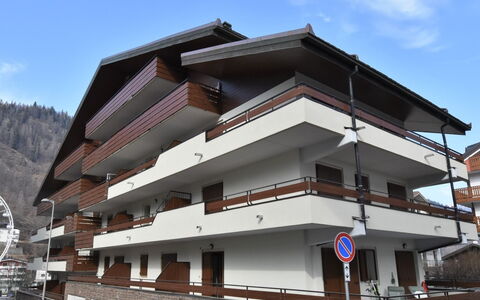 Stefania: Himmel, Sky, Bygning, Urban Design, Facade, Vindue, Kommerciel Bygning, Kompositmateriale, Blandet Brug, Lejlighed