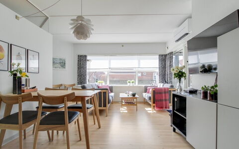 Jaakko - 100M from the Sea: Tag, Hus, Hjem, Sommerhus, Dør, Sidespor, Dæk, Veranda, Planke, Hårdttræ
