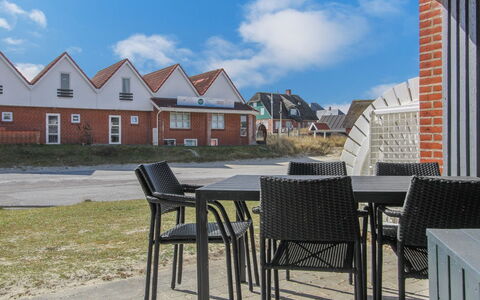 Jaakko - 100M from the Sea: Tag, Hus, Hjem, Sommerhus, Dør, Sidespor, Dæk, Veranda, Planke, Hårdttræ