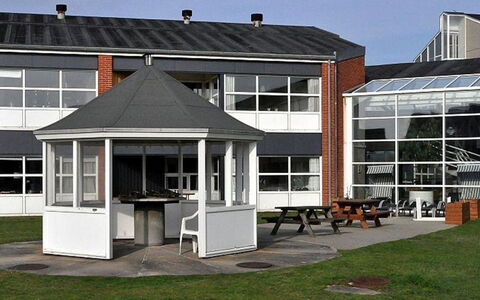 Milly - 100M from the Sea: Møbel, Indretning, Gulvbelægning, Træ, Etage, Loft, Trægulve, Stol, Bord, Belysning