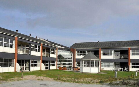 Milly - 100M from the Sea: Møbel, Indretning, Gulvbelægning, Træ, Etage, Loft, Trægulve, Stol, Bord, Belysning