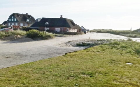 Milly - 100M from the Sea: Møbel, Indretning, Gulvbelægning, Træ, Etage, Loft, Trægulve, Stol, Bord, Belysning