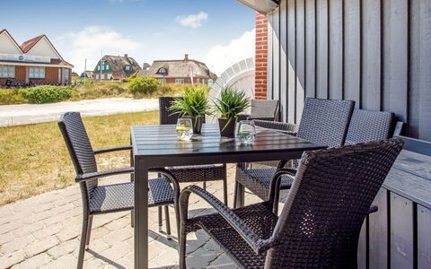 Milly - 100M from the Sea: Møbel, Indretning, Gulvbelægning, Træ, Etage, Loft, Trægulve, Stol, Bord, Belysning