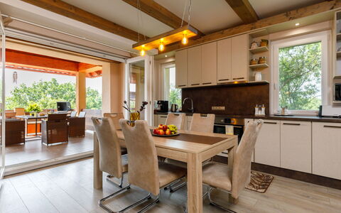 Zen: Bord, Møbel, Plante, Vindue, Stol, Bygning, Træ, Cabinetry, Countertop, Indretning