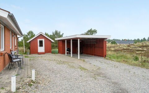 Lisemarie - 800M from the Sea: Træ, Tag, Arkitektur, Hjem, Hus, Sommerhus, Sidespor, Hårdttræ, Hældning, Estate