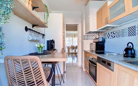 Epsom: Indretning, Møbel, Gulvbelægning, Træ, Etage, Køkken, Countertop, Loft, Belysning, Lysarmatur