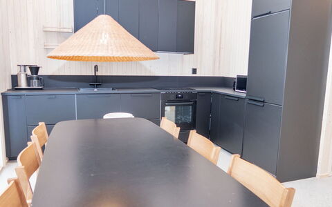 Rukan Kide a: Møbel, Indretning, Gulvbelægning, Træ, Etage, Countertop, Køkken, Belysning, Cabinetry, Lysarmatur