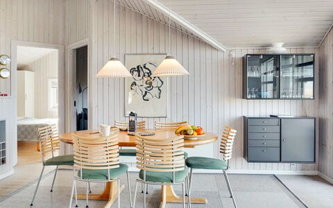 Dania - 300M from the Sea: Møbel, Indretning, Gulvbelægning, Loft, Etage, Stol, Lysarmatur, Bord, Værelse, Spisestue