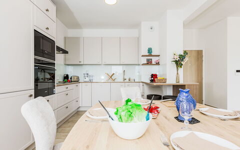 Dinard 219: Indretning, Møbel, Gulvbelægning, Loft, Countertop, Træ, Etage, Køkken, Værelse, Cabinetry