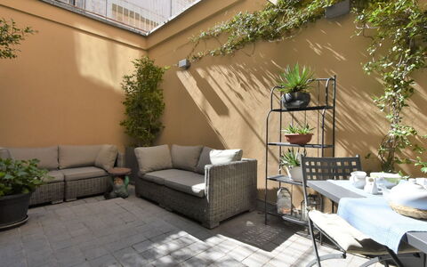 Brera Terrace Apartment: Himmel, Plante, Sky, Natur, Træ, Naturlige Landskab, Land Lot, Landskab, Fritid, Græs