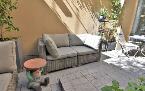 Brera Terrace Apartment: Himmel, Plante, Sky, Natur, Træ, Naturlige Landskab, Land Lot, Landskab, Fritid, Græs