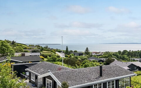 Harda - 800M from the Sea: Tag, Hjem, Dør, Sommerhus, Skygge, Sidespor, Gård, Estate, Backyard