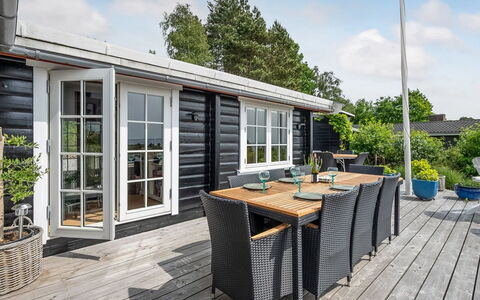 Harda - 800M from the Sea: Tag, Hjem, Dør, Sommerhus, Skygge, Sidespor, Gård, Estate, Backyard