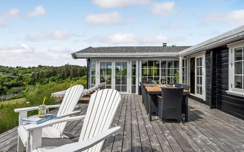 Harda - 800M from the Sea: Tag, Hjem, Dør, Sommerhus, Skygge, Sidespor, Gård, Estate, Backyard