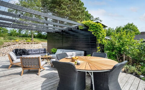Harda - 800M from the Sea: Tag, Hjem, Dør, Sommerhus, Skygge, Sidespor, Gård, Estate, Backyard