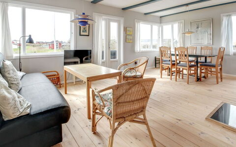 Sohvi - 450M from the Sea: Sommerhus, Hjem, Hus, Tag, Veranda, Estate, Sidespor, Garden Bygninger, Stuehus, Gård