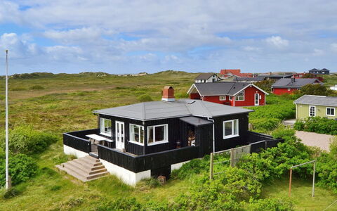 Sohvi - 450M from the Sea: Hus, Tag, Hjem, Sommerhus, Dør, Prærie, Stuehus, Garden Bygninger, Veranda, Sidespor
