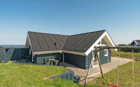 Alvilde - 100M from the Sea: Møbel, Indretning, Gulvbelægning, Træ, Etage, Loft, Trægulve, Stol, Bord, Belysning