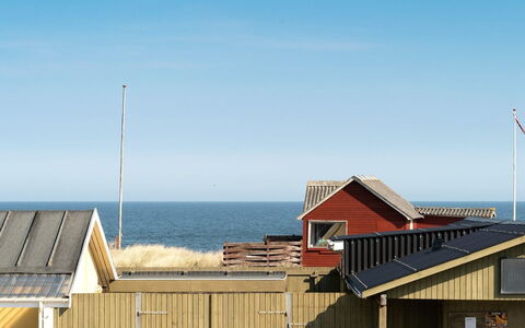 Alvilde - 100M from the Sea: Møbel, Indretning, Gulvbelægning, Træ, Etage, Loft, Trægulve, Stol, Bord, Belysning