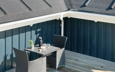 Alvilde - 100M from the Sea: Møbel, Indretning, Gulvbelægning, Træ, Etage, Loft, Trægulve, Stol, Bord, Belysning