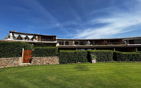 Lidia Capo Ceraso Resort: Sky, Himmel, Plante, Bygning, Græs, Naturlige Landskab, Landskab, Facade, Græs-, Lawn