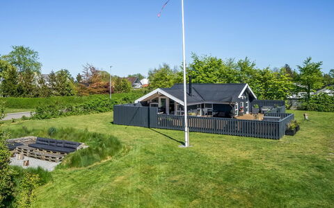 Bryti - 500M from the Sea: Tækning, Sommerhus, Hus, Tag, Hjem, Stuehus, Hytte, Estate, Landsby