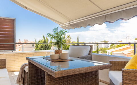 Palmera Dels Munts: Møbel, Ejendom, Bord, Azure, Himmel, Skygge, Udendørs Møbler, Arkitektur, Stol, Plante