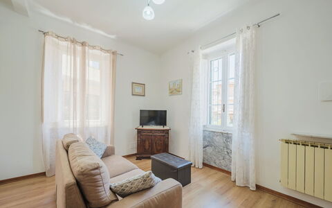 Casa di Giò: Møbel, Vindue, Ejendom, Bygning, Træ, Indretning, Komfort, Gulvbelægning, Etage