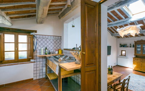 Casa Campau: Møbel, Vindue, Cabinetry, Countertop, Køkken, Træ, Bord, Køkkenvask, Indretning, Billedramme