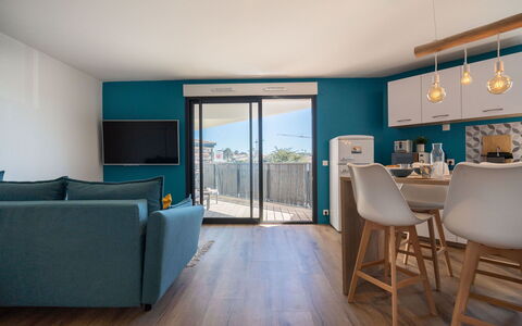 Le Rooftop: Møbel, Ejendom, Couch, Azure, Indretning, Træ, Arkitektur, Stol, Stue