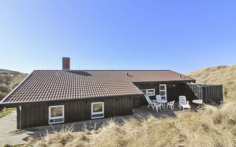 Thenna - 200M from the Sea: Hus, Hjem, Dør, Tag, Sommerhus, Estate, Have, Skygge, Sidespor, Gård