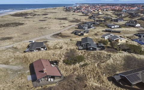 Thenna - 200M from the Sea: Hus, Hjem, Dør, Tag, Sommerhus, Estate, Have, Skygge, Sidespor, Gård