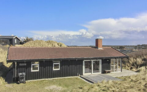 Thenna - 200M from the Sea: Hus, Hjem, Dør, Tag, Sommerhus, Estate, Have, Skygge, Sidespor, Gård