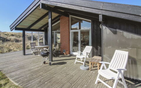 Thenna - 200M from the Sea: Hus, Hjem, Dør, Tag, Sommerhus, Estate, Have, Skygge, Sidespor, Gård