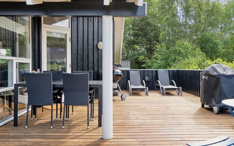 Alvy - 200M from the Sea: Træ, Hjem, Veranda, Dæk, Hårdttræ, Tag, Bejdse, Trægulve, Eco Hotel