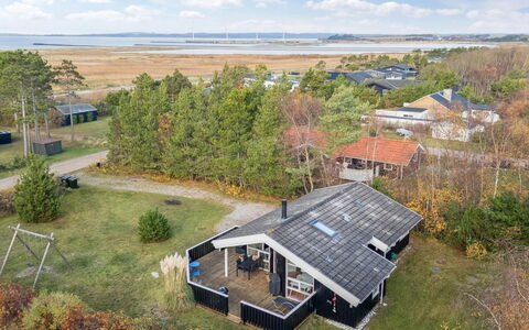 Alvy - 200M from the Sea: Træ, Hjem, Veranda, Dæk, Hårdttræ, Tag, Bejdse, Trægulve, Eco Hotel