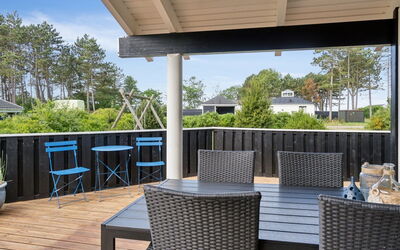 Alvy - 200M from the Sea