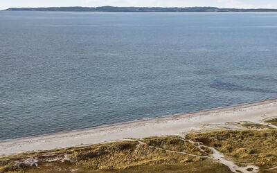Alvy - 200M from the Sea