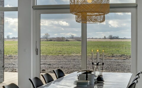 Thalie - 400M from the Sea: Blå, Busk, Sommerhus, Bunddække, Have, Estate, Skygge, Landscaping, Stuehus, Eco Hotel