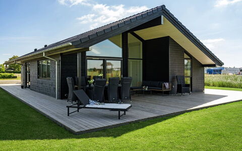 Thalie - 400M from the Sea