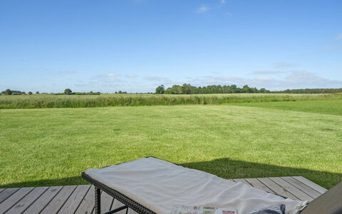 Thalie - 400M from the Sea: Blå, Busk, Sommerhus, Bunddække, Have, Estate, Skygge, Landscaping, Stuehus, Eco Hotel