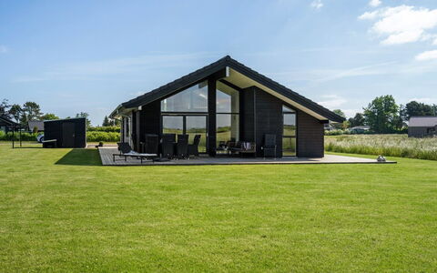 Thalie - 400M from the Sea: Blå, Busk, Sommerhus, Bunddække, Have, Estate, Skygge, Landscaping, Stuehus, Eco Hotel